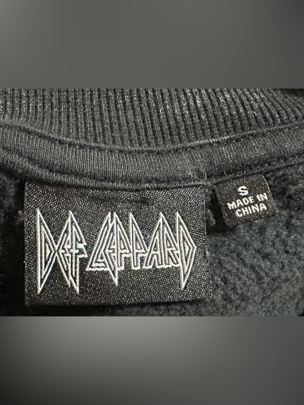 Def Leppard Rhinestone sweatshirt size Small - Picture 6 of 11